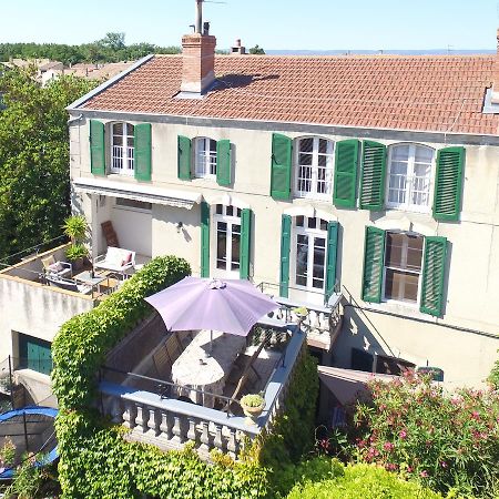 Maison de maître à BRAM # Jacuzzi Extérieur photo
