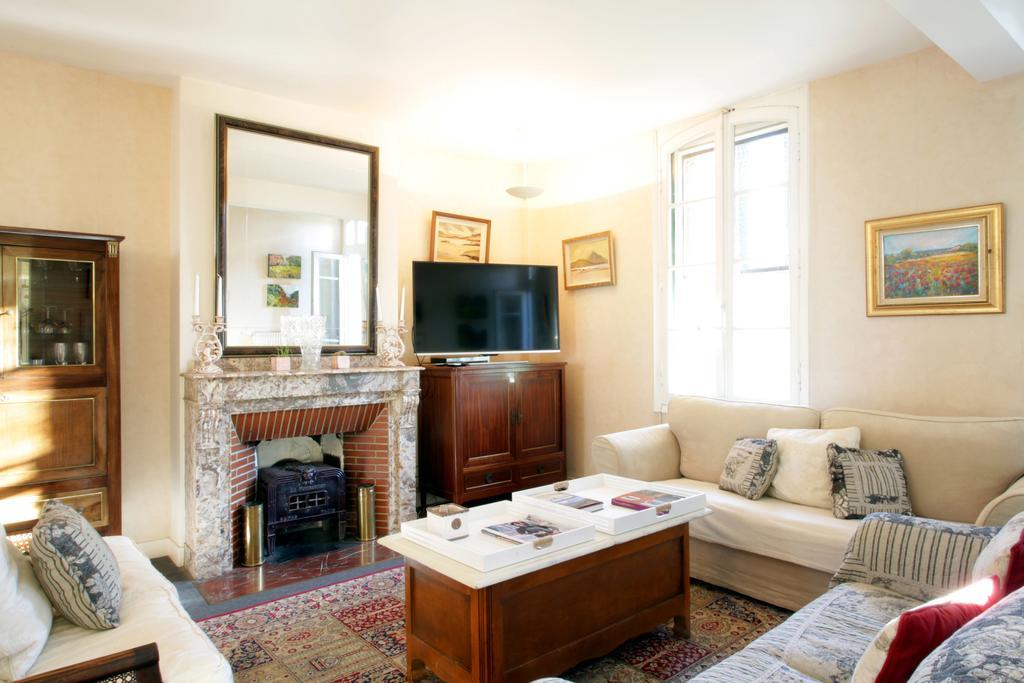Maison de maître à BRAM # Jacuzzi Extérieur photo