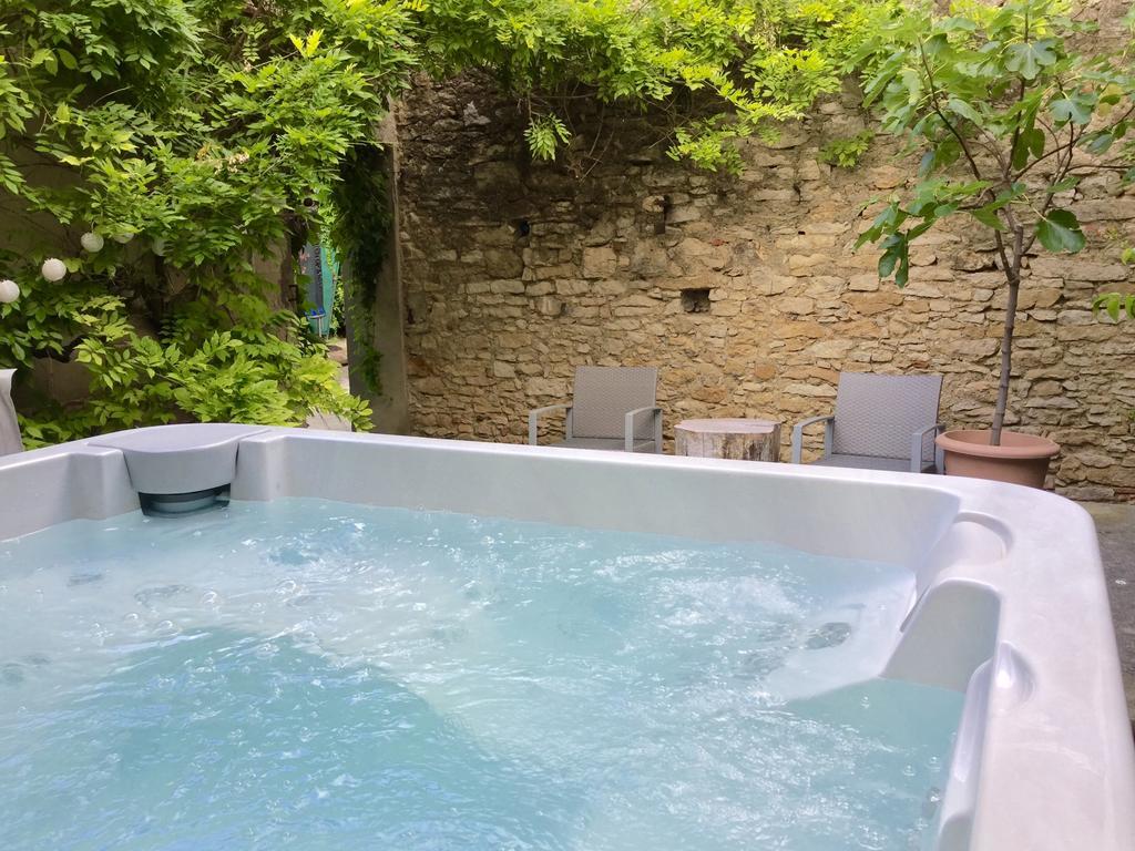 Maison de maître à BRAM # Jacuzzi Extérieur photo